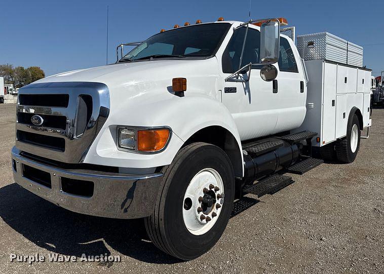 Image of Ford F-750 Primary image