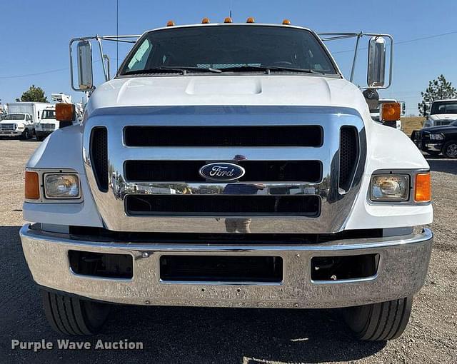 Image of Ford F-750 equipment image 1