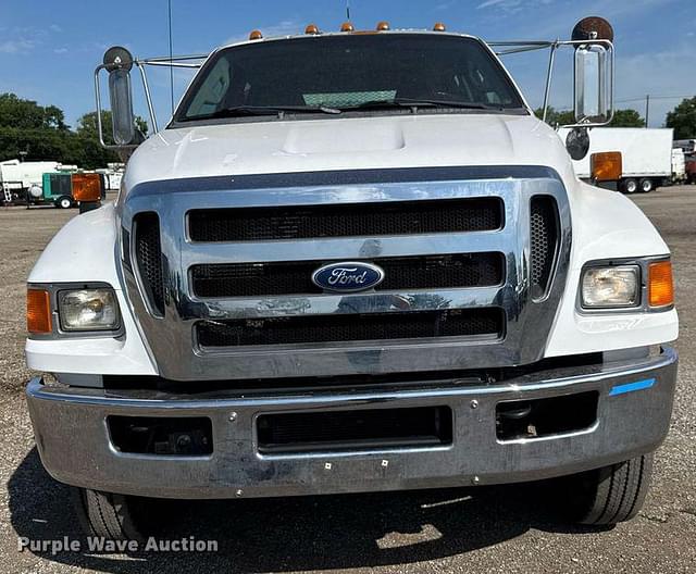 Image of Ford F-750 equipment image 1