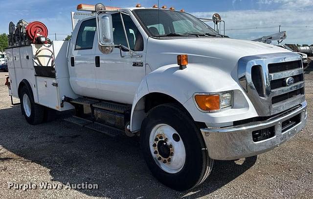 Image of Ford F-750 equipment image 2