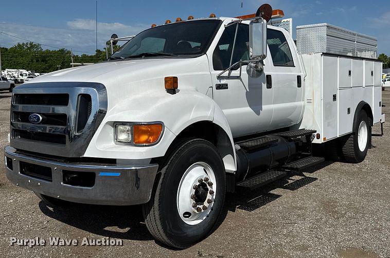 Image of Ford F-750 Primary image