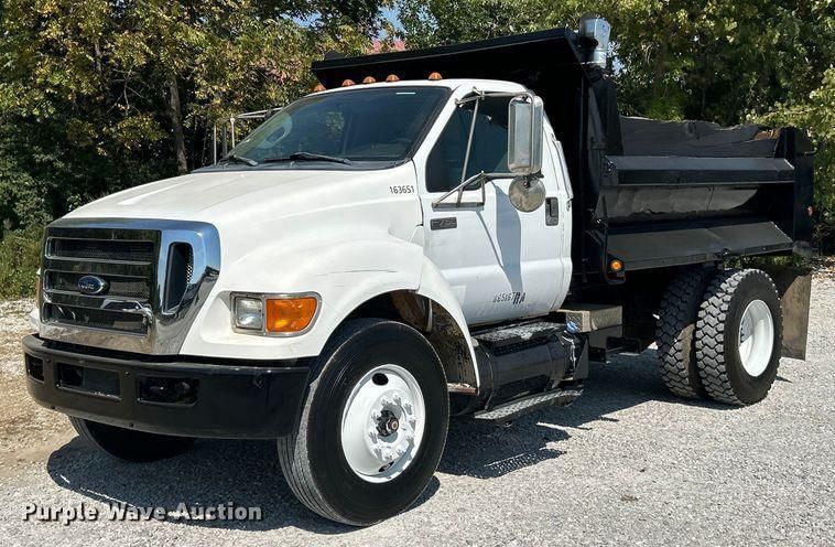 2011 Ford F-750 Equipment Image0