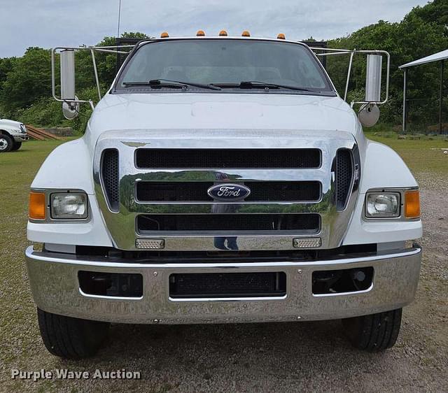 Image of Ford F-750 equipment image 1