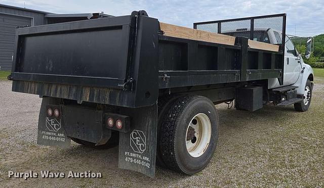 Image of Ford F-750 equipment image 4