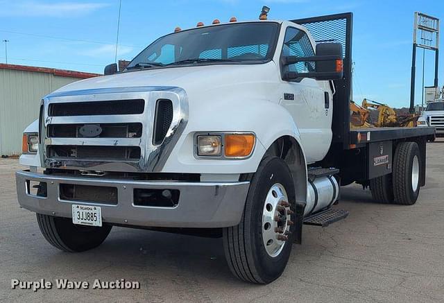 Image of Ford F-750 equipment image 1