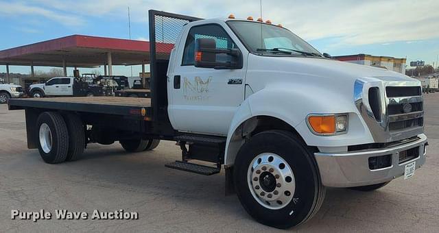 Image of Ford F-750 equipment image 3