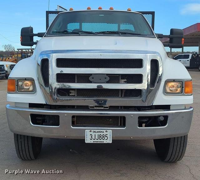 Image of Ford F-750 equipment image 2