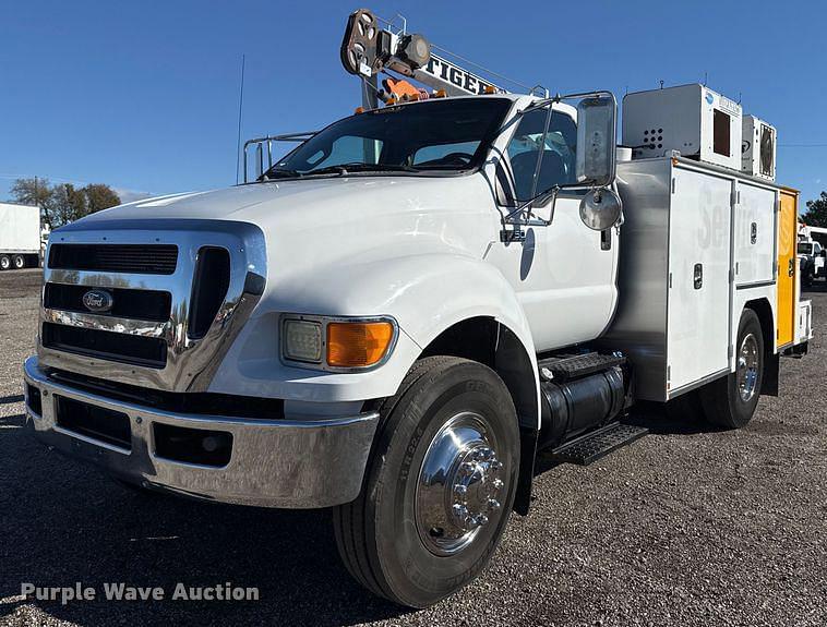 Image of Ford F-750 Primary image