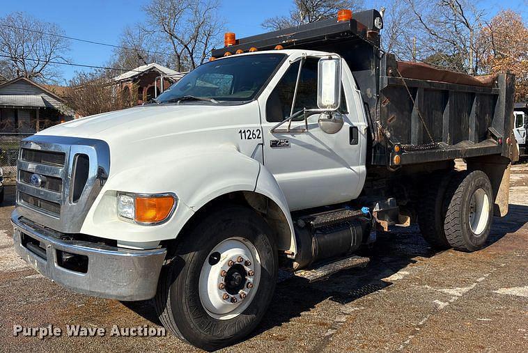 Image of Ford F-750 Primary image