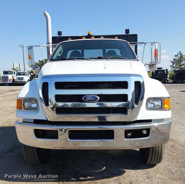 Image of Ford F-750 equipment image 1