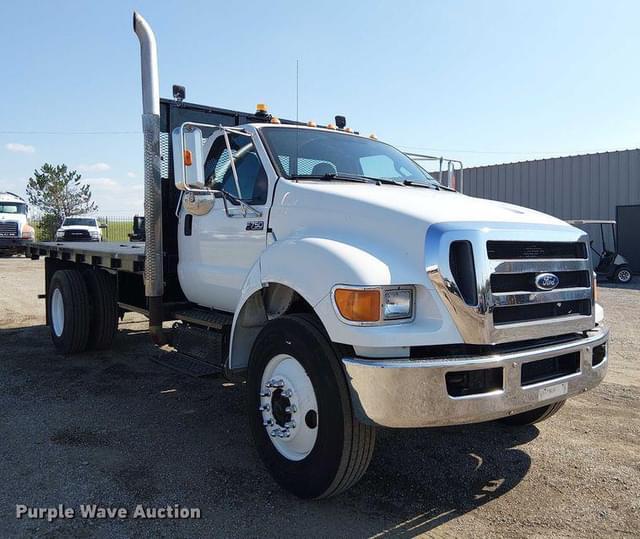 Image of Ford F-750 equipment image 2