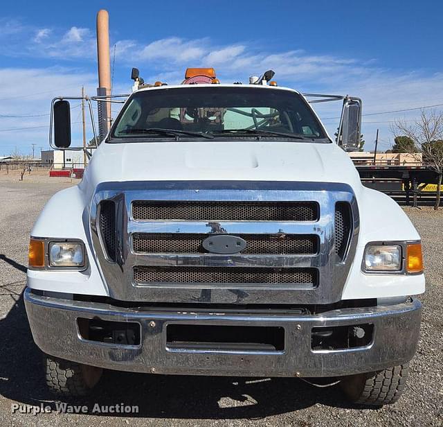 Image of Ford F-750 equipment image 1