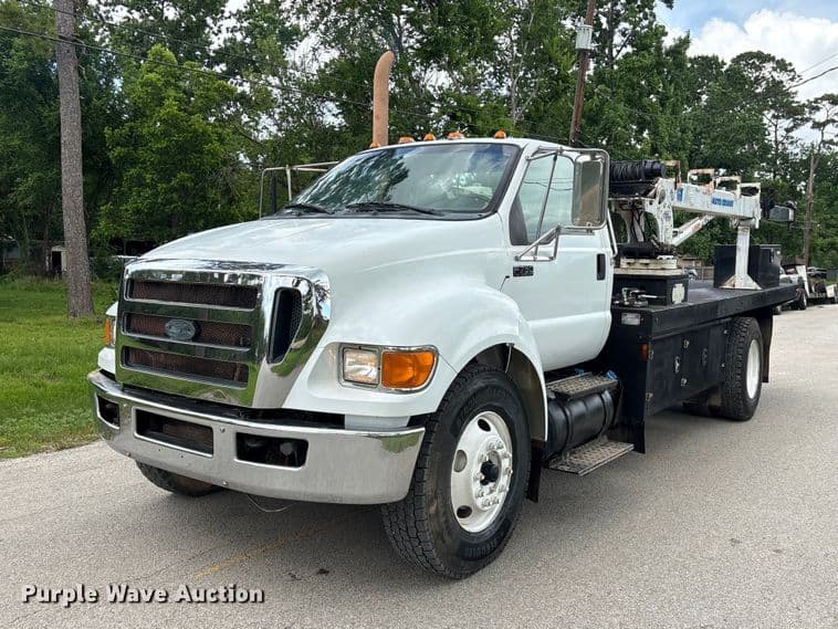 Image of Ford F-750 Primary image
