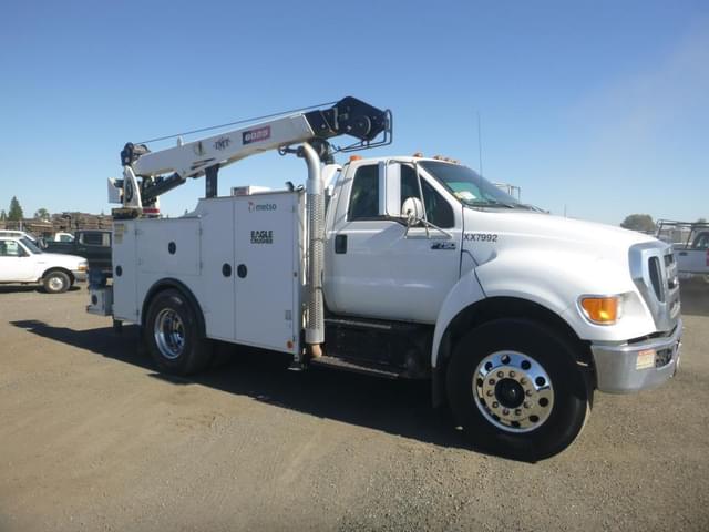 Image of Ford F-750 equipment image 1