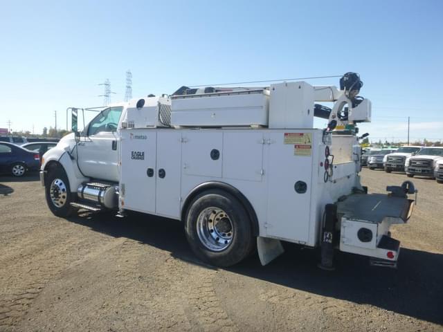 Image of Ford F-750 equipment image 3