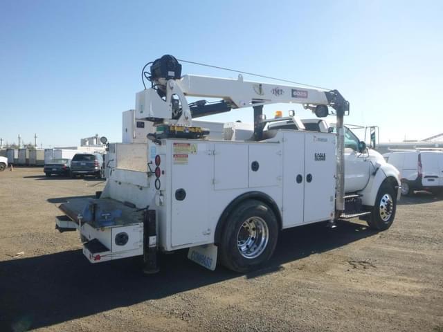Image of Ford F-750 equipment image 2