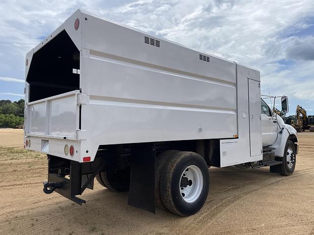 Image of Ford F-750 equipment image 3