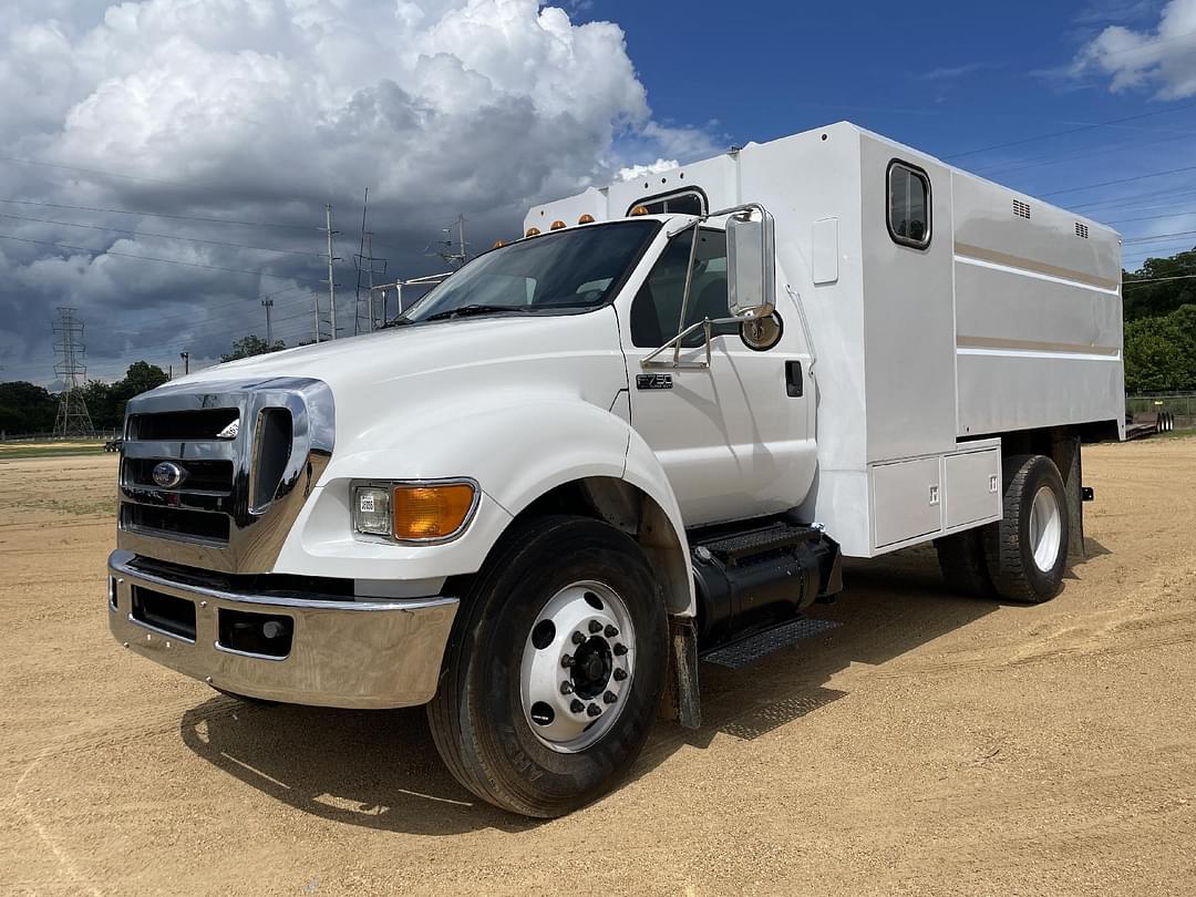 Image of Ford F-750 Primary image