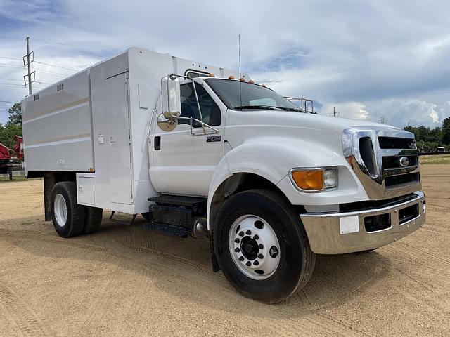 Image of Ford F-750 equipment image 4