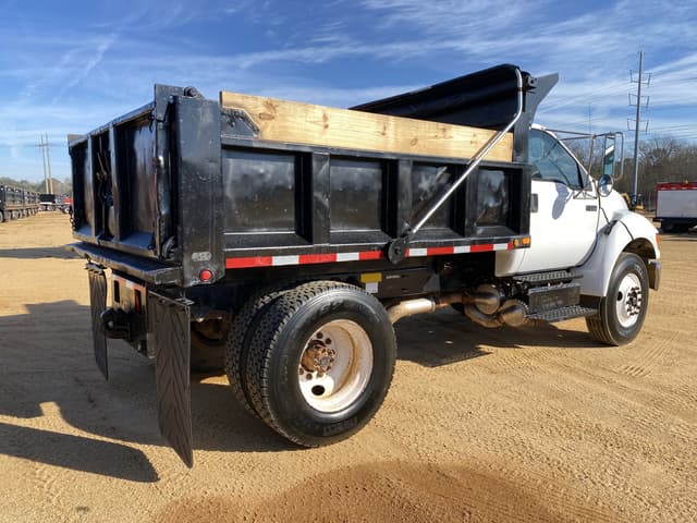 Image of Ford F-750 equipment image 2