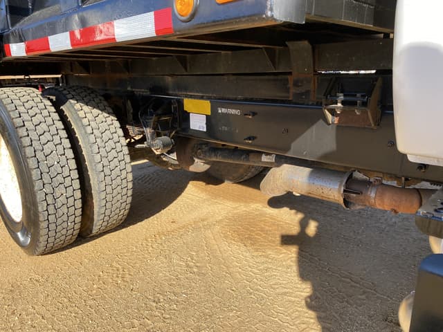 Image of Ford F-750 equipment image 4