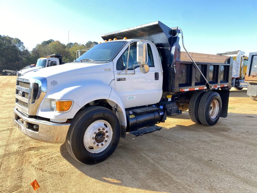 Image of Ford F-750 Primary image