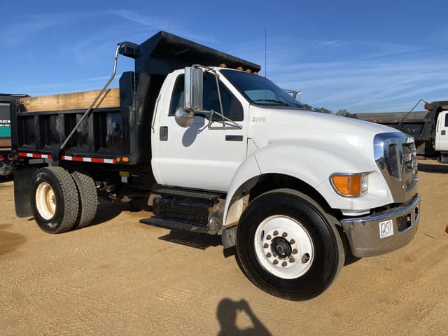 Image of Ford F-750 equipment image 3