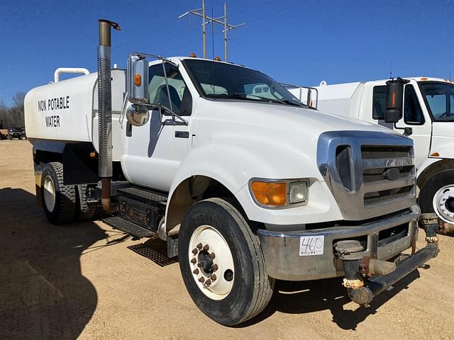 Image of Ford F-750 equipment image 3