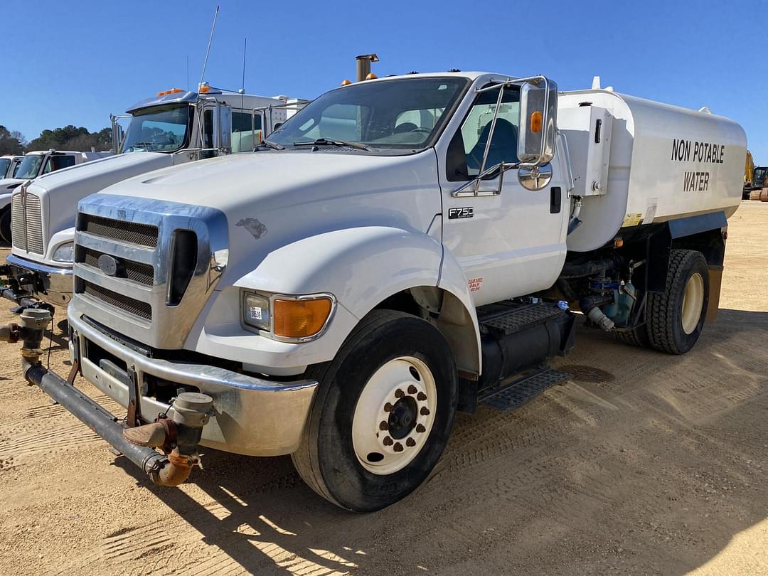 Image of Ford F-750 Primary image