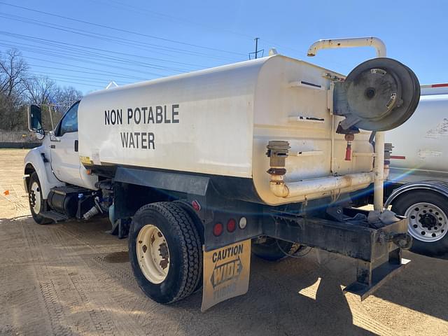 Image of Ford F-750 equipment image 1