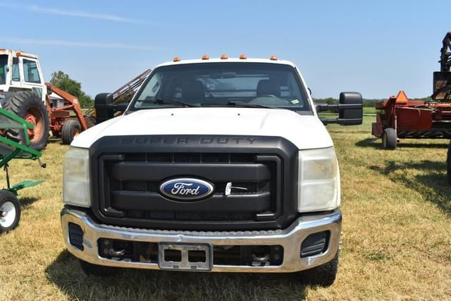 Image of Ford F-350 equipment image 1
