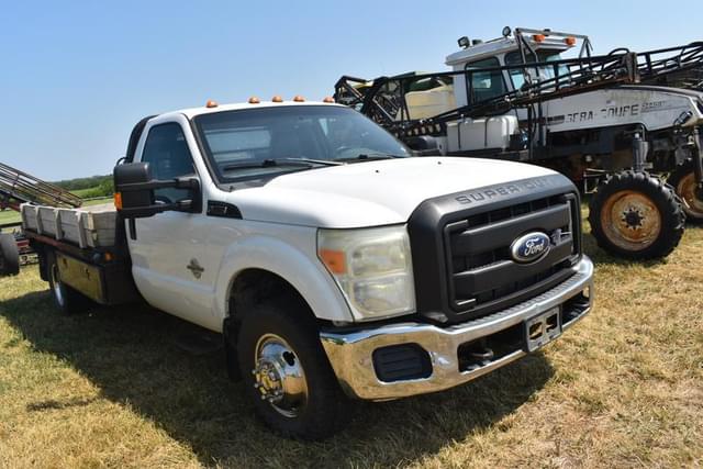 Image of Ford F-350 equipment image 3