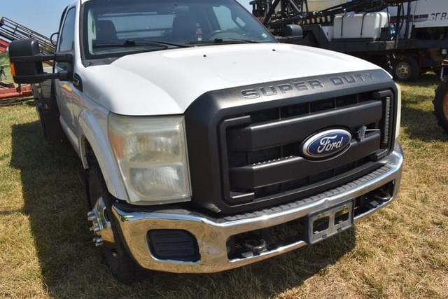 Image of Ford F-350 equipment image 4