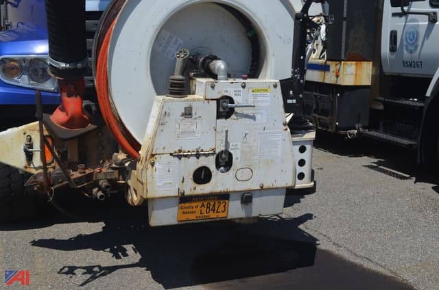 Image of Freightliner 114SD equipment image 4