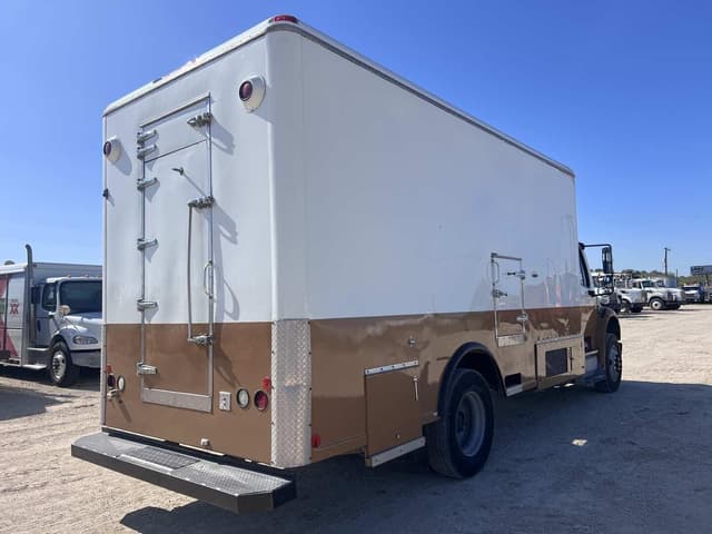 Image of Freightliner Business Class M2 106 equipment image 2