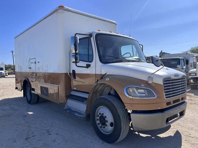 Image of Freightliner Business Class M2 106 equipment image 1