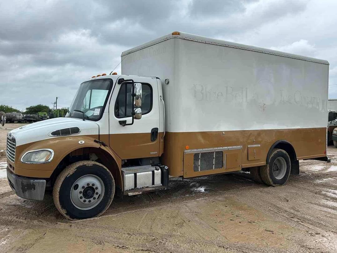 Image of Freightliner Business Class M2 106 Primary image