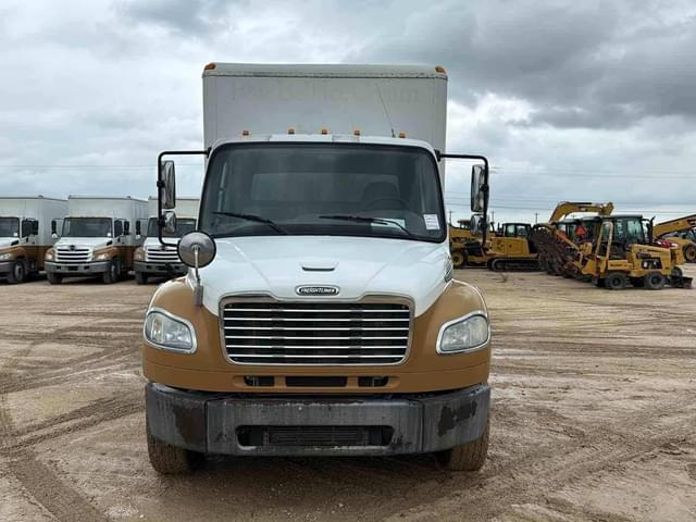 Image of Freightliner Business Class M2 106 equipment image 3