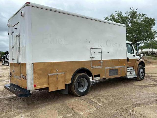 Image of Freightliner Business Class M2 106 equipment image 2