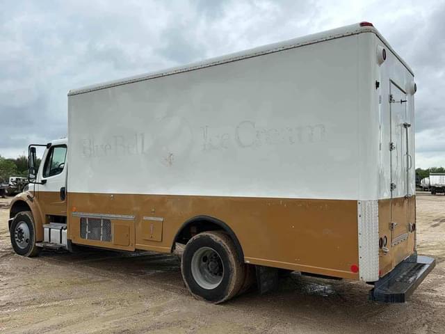 Image of Freightliner Business Class M2 106 equipment image 4