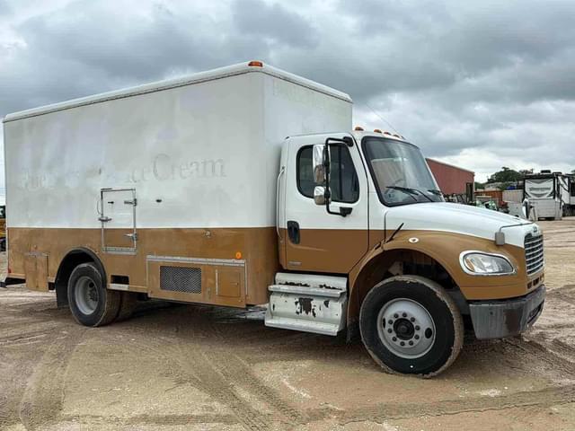 Image of Freightliner Business Class M2 106 equipment image 1