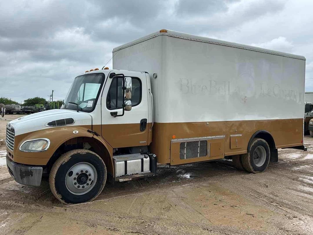 Image of Freightliner Business Class M2 106 Primary image