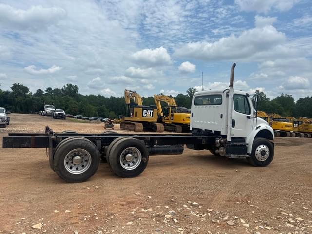 Image of Freightliner Business Class M2 106 equipment image 3