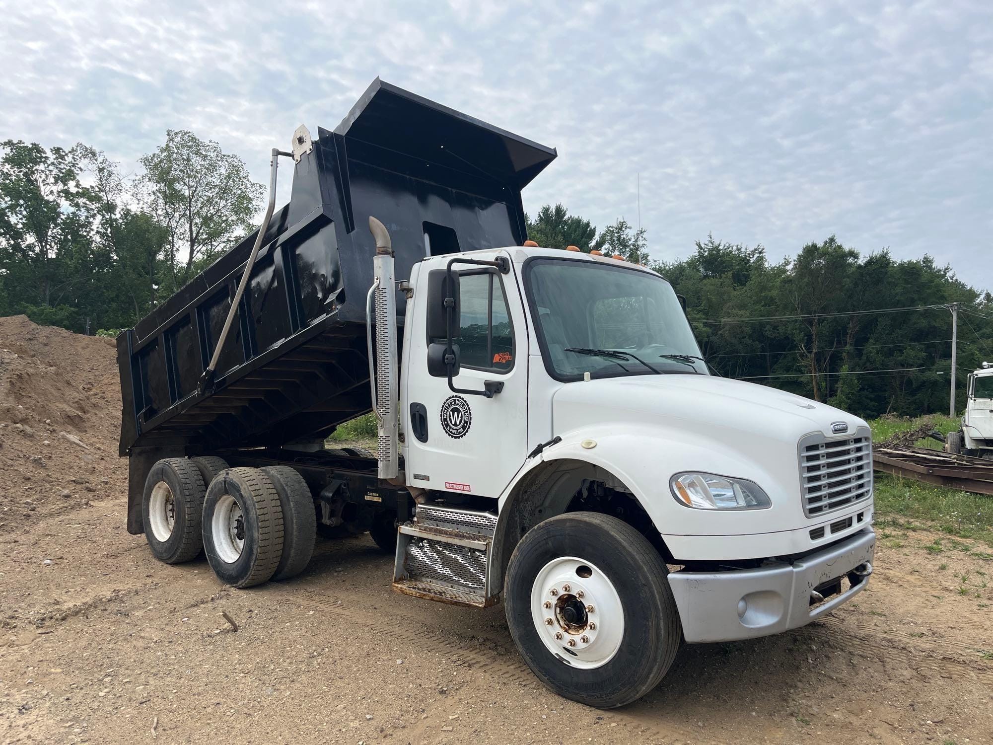 2011 Freightliner Business Class M2 106 Equipment Image0