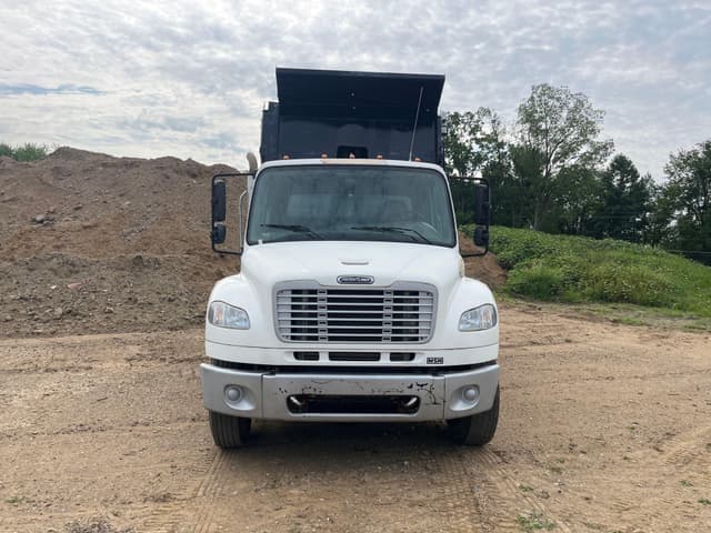 Image of Freightliner Business Class M2 106 equipment image 2