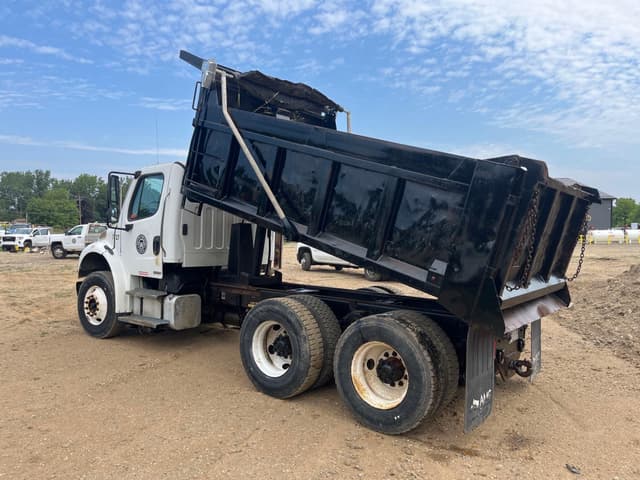 Image of Freightliner Business Class M2 106 equipment image 3
