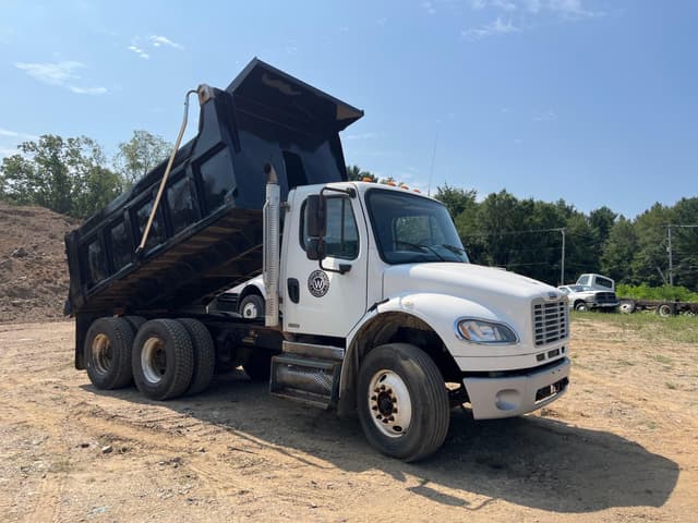 Image of Freightliner Business Class M2 106 equipment image 1