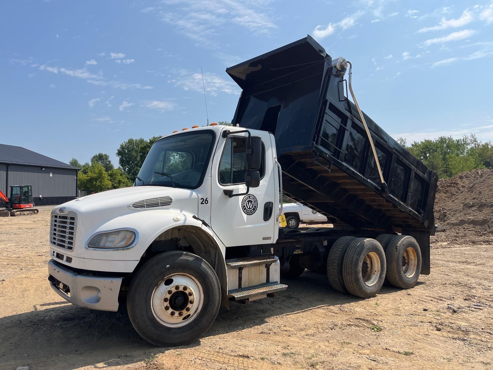 2011 Freightliner Business Class M2 106 Equipment Image0