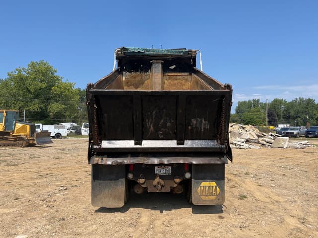 Image of Freightliner Business Class M2 106 equipment image 4