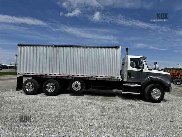 Image of Freightliner Business Class M2 112 equipment image 2